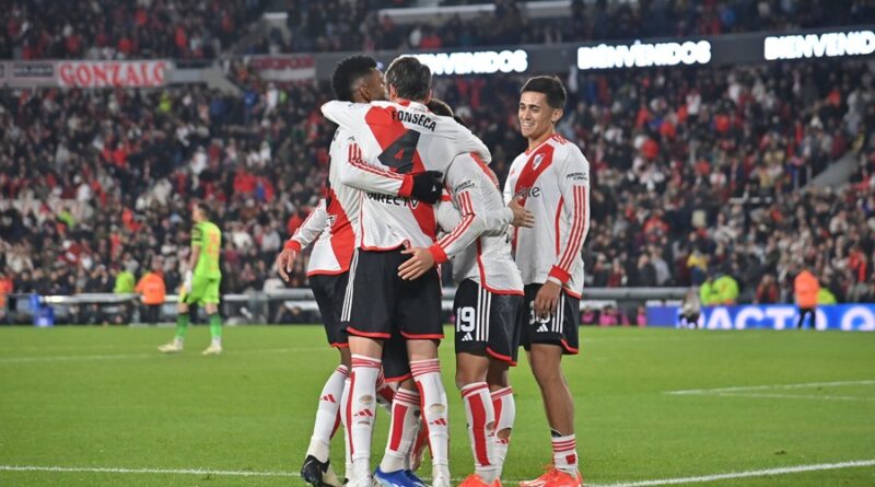 Otra goleada de River