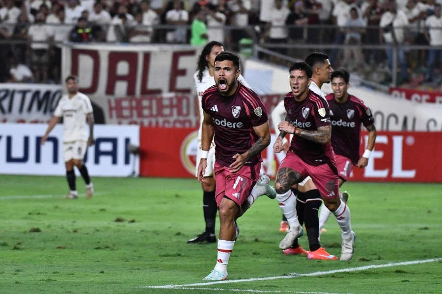 Ganaron River y Vélez