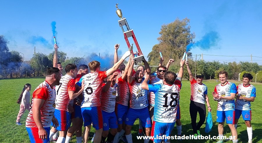 Festejo de Diamanchester City en Liga Rio Parana