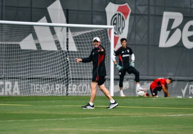 Juega el River de Chacho