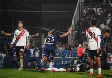 River sigue en deuda