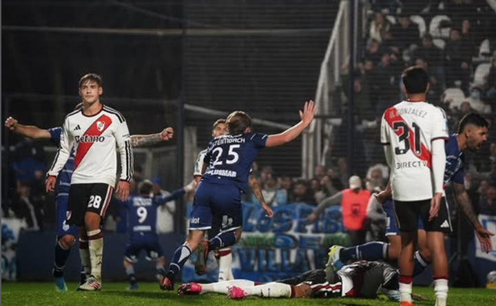 River sigue en deuda
